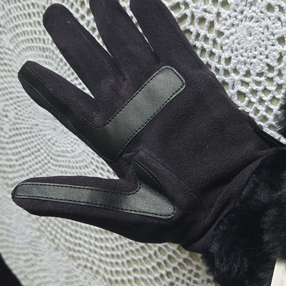 ISOTONER WOMEN'S BLACK FUR-TRIMMED GLOVES - Picture 7 of 8